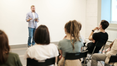 英会話講師派遣のファインは ローコストで英会話能力の底上げができる！